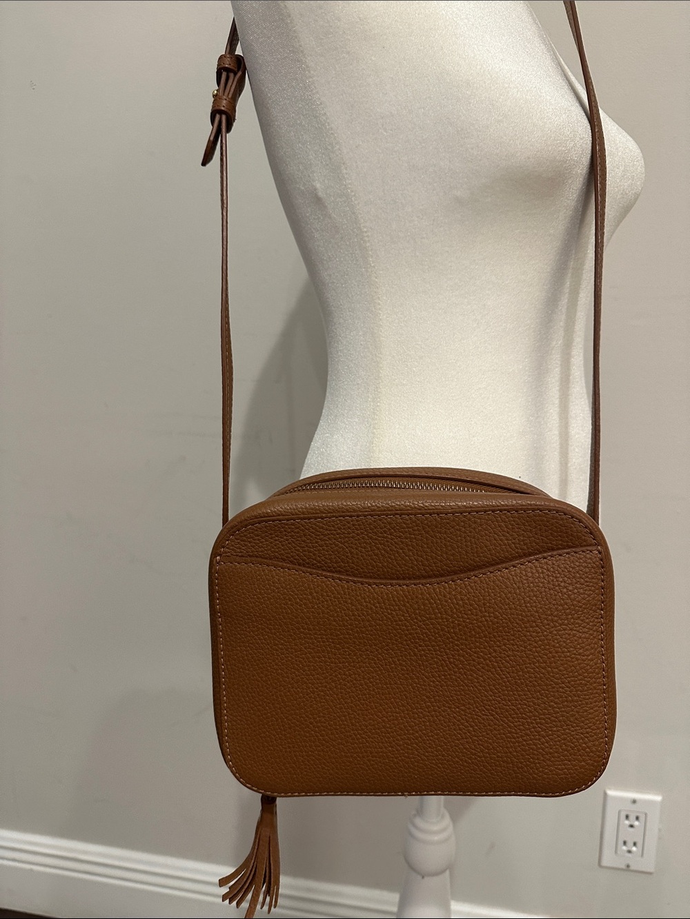 Women’s Brown Leather Crossbody Bag - Classic Minimalist